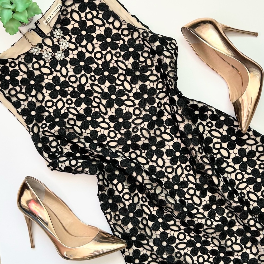 ALICE + OLIVIA Clyde Black Daisy Floral Crochet Open Knit Mini Shift Dress 10 - Picture 2 of 11